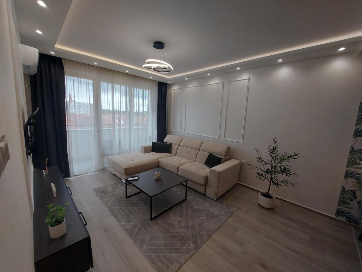 Kat Apartman Lägenhet Subotica Exteriör bild