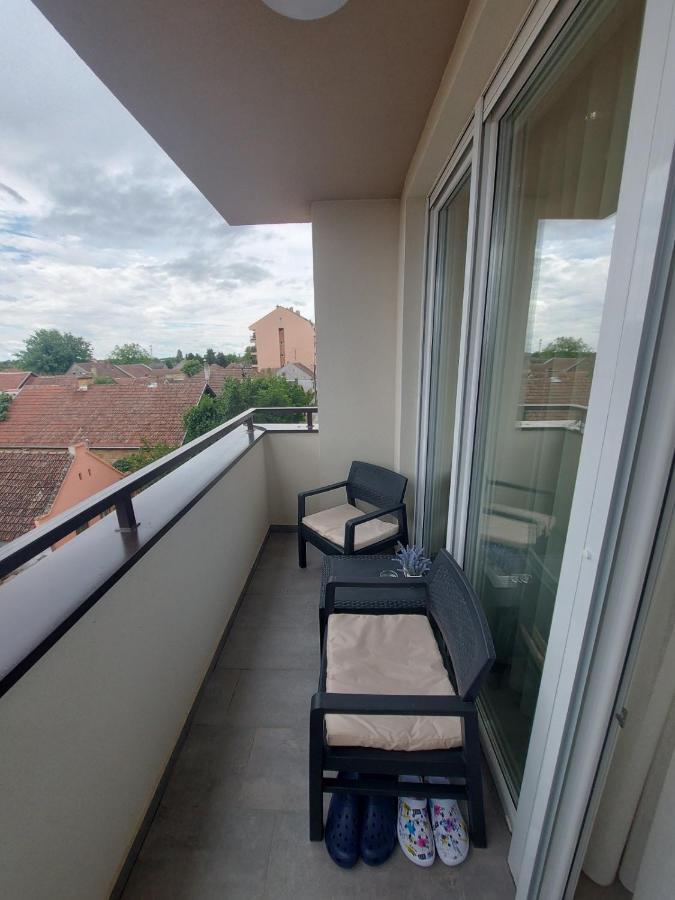 Kat Apartman Lägenhet Subotica Exteriör bild